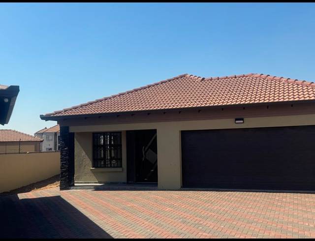 3 BEDROOM HOUSE FOR SALE IN AERORAND